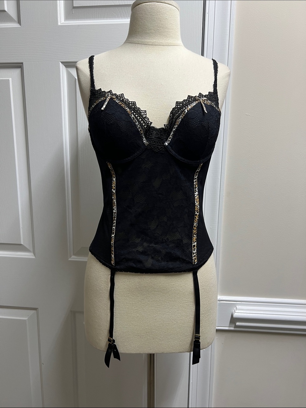 Victoria's Secret Black Lace Bustier bra lingerie Leopard Trim 34C